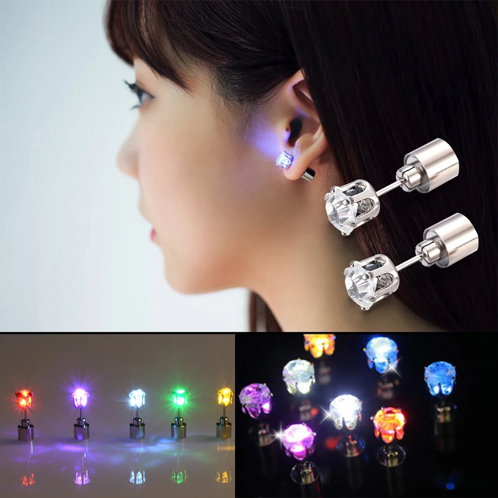 1/2Pcs Light Up LED Bling Ear Stud обеци корейски на светкавица циркон ухо обеци аксесоари за парти жени Коледни обеци