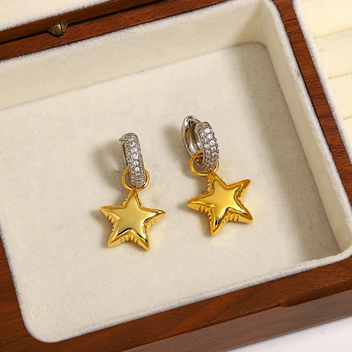 Greatera Изящна 18K позлатена Heart Star обръч обеци за жени Циркон чар метални Huggie обеци плевене парти бижута