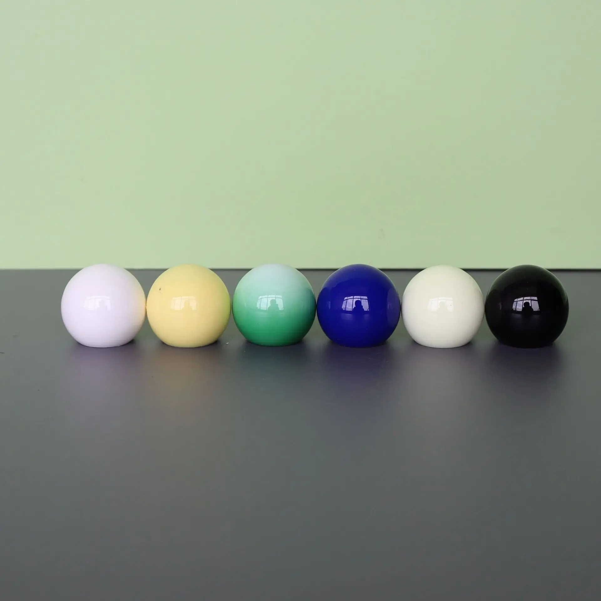 Цветна кръгла капачка 15MM калибър деликатна парфюмна бутилка кръгла топка капачка, подходяща за 17,2 мм дюза